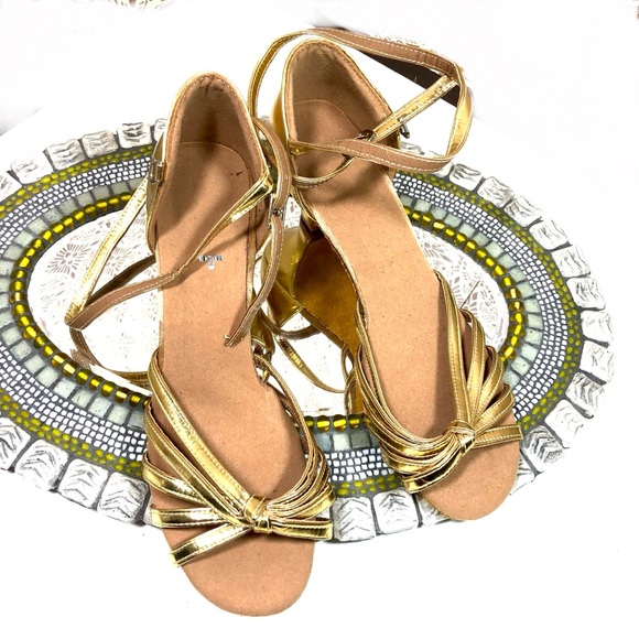 Shoes - Women NWOT gold dancing shoes, sz 7